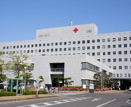 Large hospital building exterior with red cross symbol | Associated Nephrology Consultants | Maplewood MN