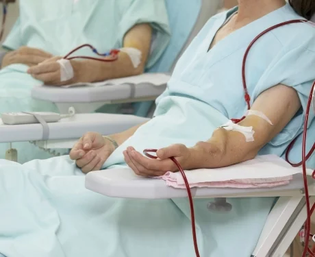 Kidney transplant versus dialysis comparison graphic | Associated Nephrology Consultants | Maplewood MN